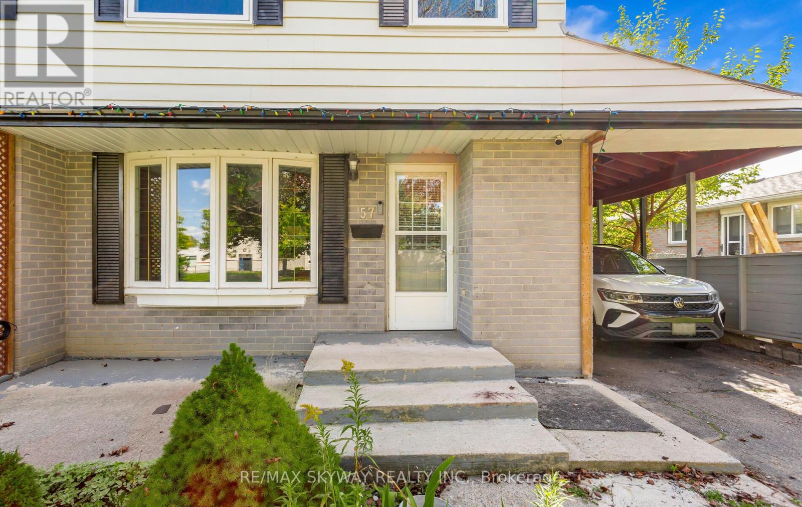 57 Jefferson Road, Brampton, Ontario  L6S 1W7 - Photo 4 - W12669102