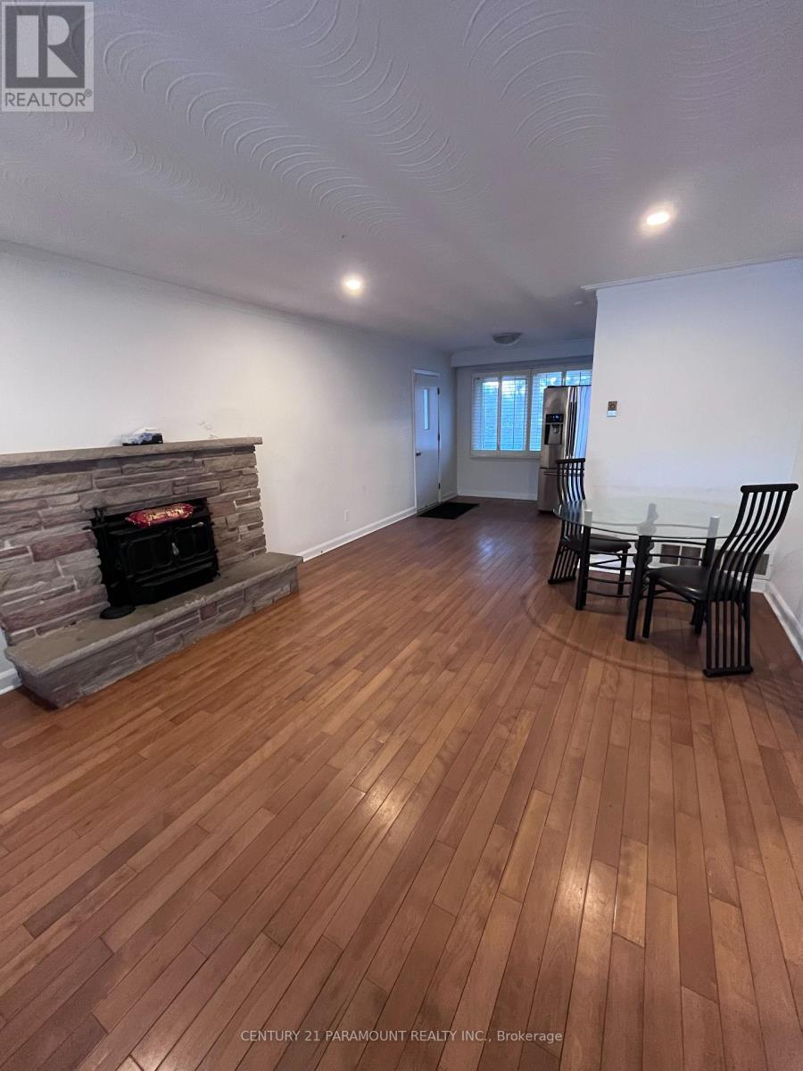 Main - 3407 Countryside Drive, Brampton, Ontario  L6P 0T6 - Photo 10 - W12669146