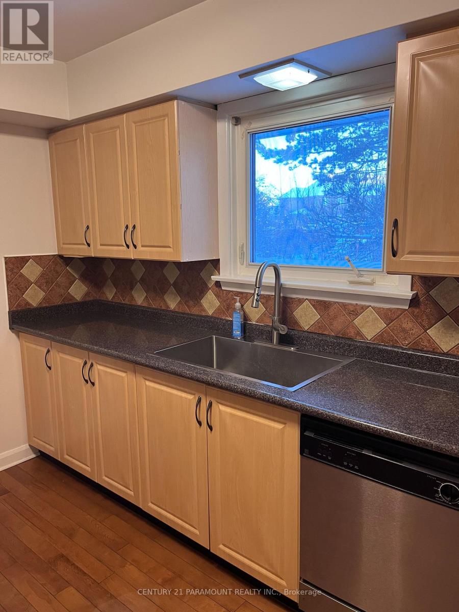 Main - 3407 Countryside Drive, Brampton, Ontario  L6P 0T6 - Photo 12 - W12669146