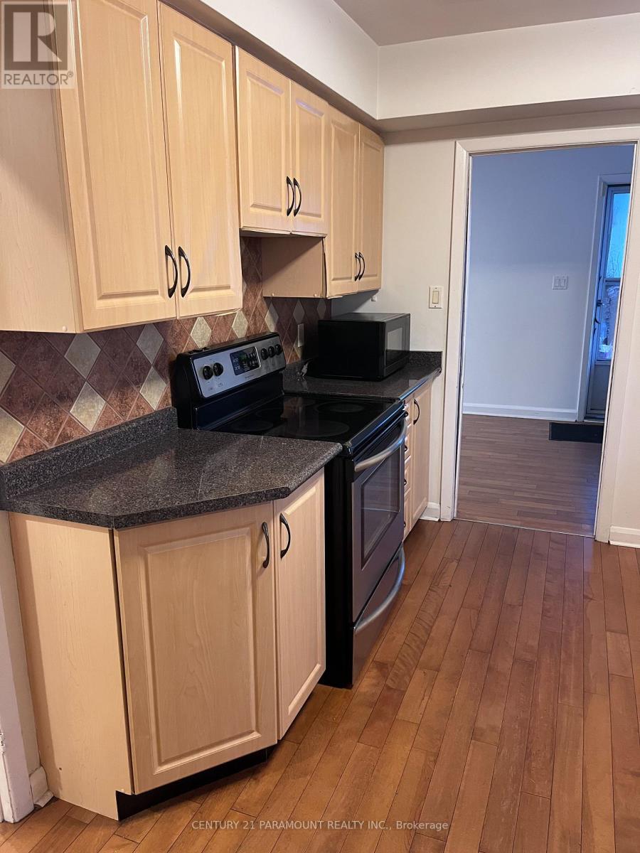 Main - 3407 Countryside Drive, Brampton, Ontario  L6P 0T6 - Photo 13 - W12669146