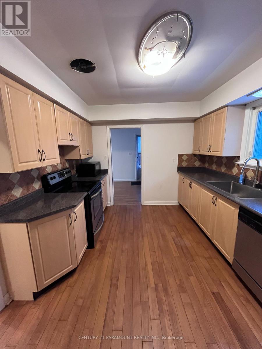 Main - 3407 Countryside Drive, Brampton, Ontario  L6P 0T6 - Photo 14 - W12669146