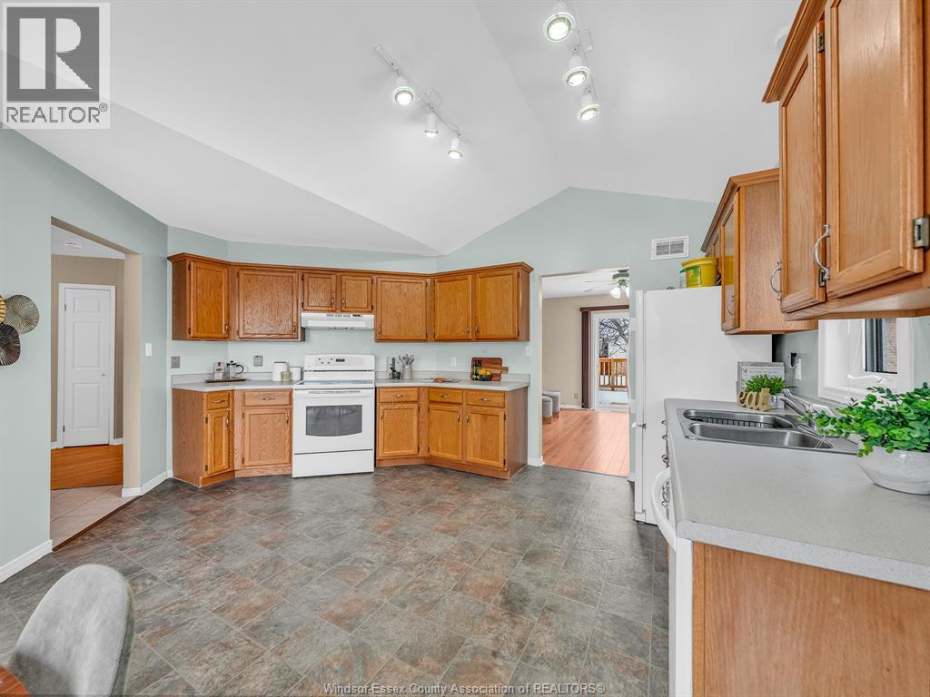 22 Golfway Drive, Essex, Ontario  N8M 3E3 - Photo 10 - 26000369