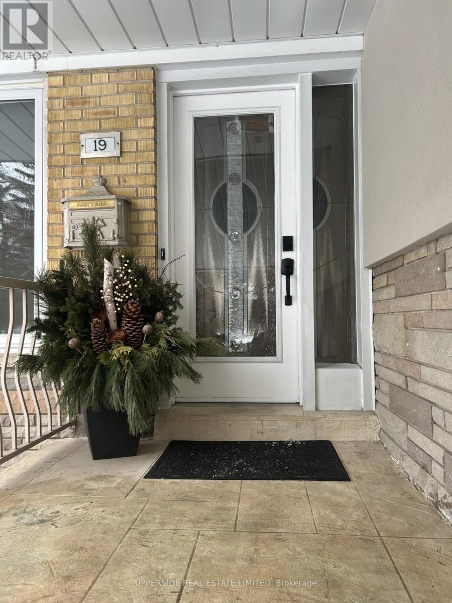 19 Palm Drive, Toronto, Ontario  M3H 2B5 - Photo 2 - C12527202