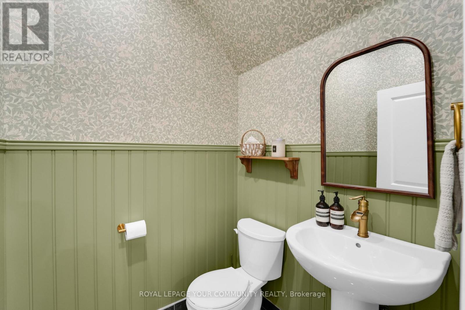 132 Covington Crescent, Whitchurch-Stouffville, Ontario  L4A 4W8 - Photo 7 - N12668906