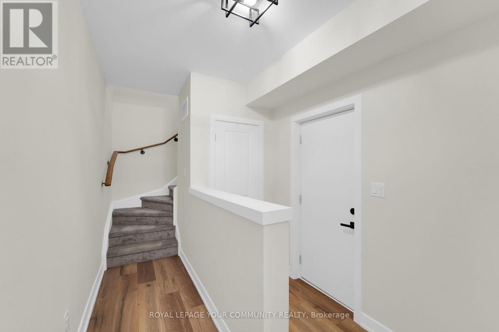 132 Covington Crescent, Whitchurch-Stouffville, Ontario  L4A 4W8 - Photo 6 - N12668906