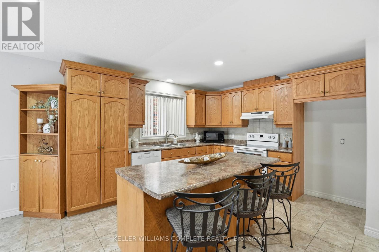 144 Sumner Crescent, Grimsby, Ontario  L3M 0B4 - Photo 10 - X12668940