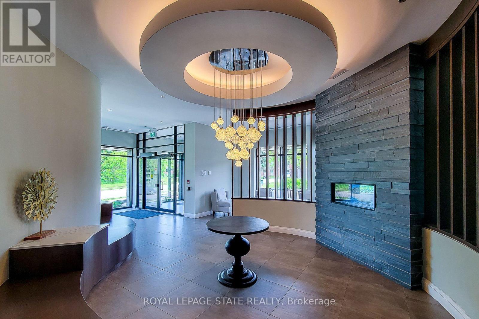 313 - 1 Redfern Avenue, Hamilton, Ontario  L9C 7S6 - Photo 4 - X12668990