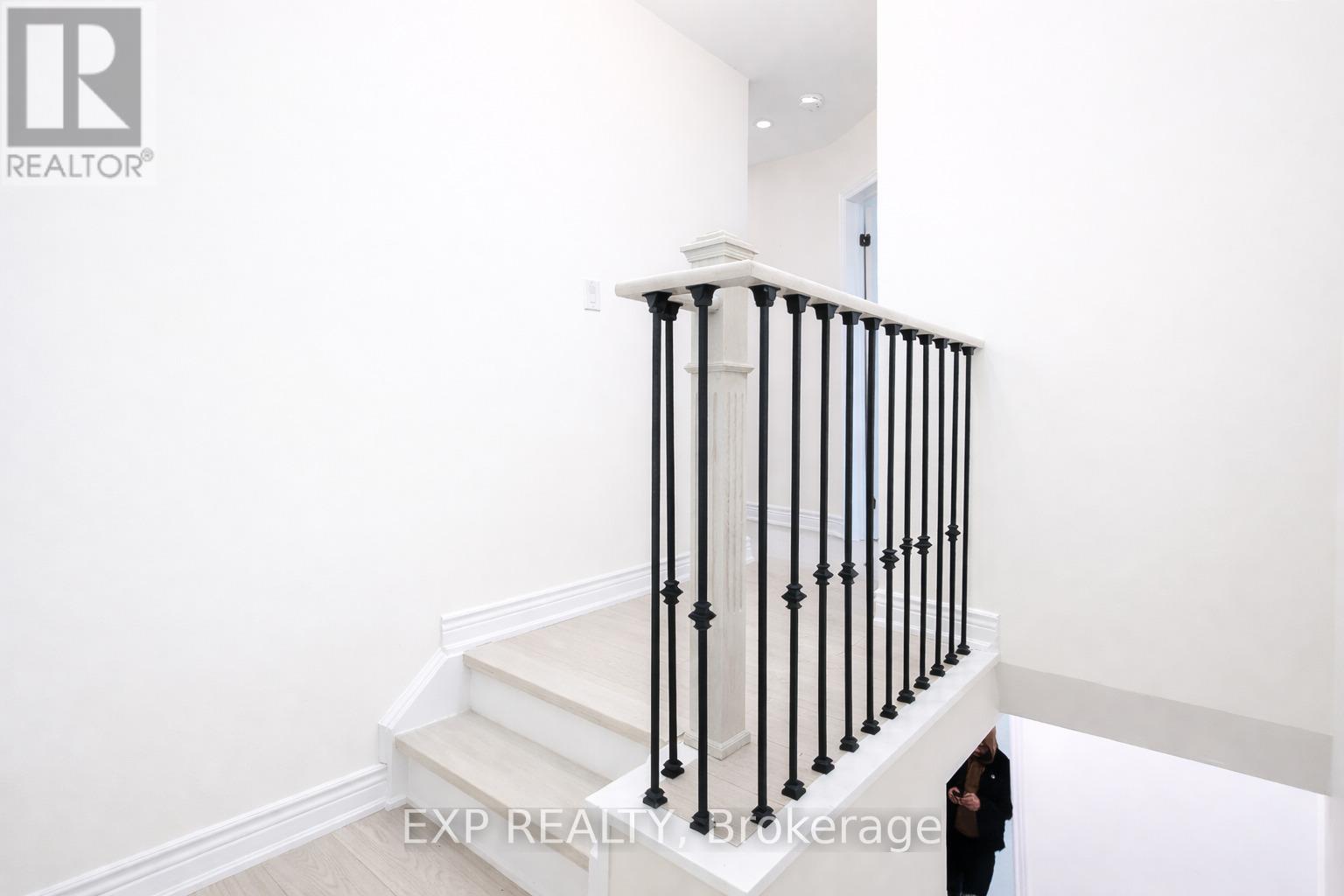 Upper - 384 Westwood Drive, Kitchener, Ontario  N2M 2L6 - Photo 10 - X12669038