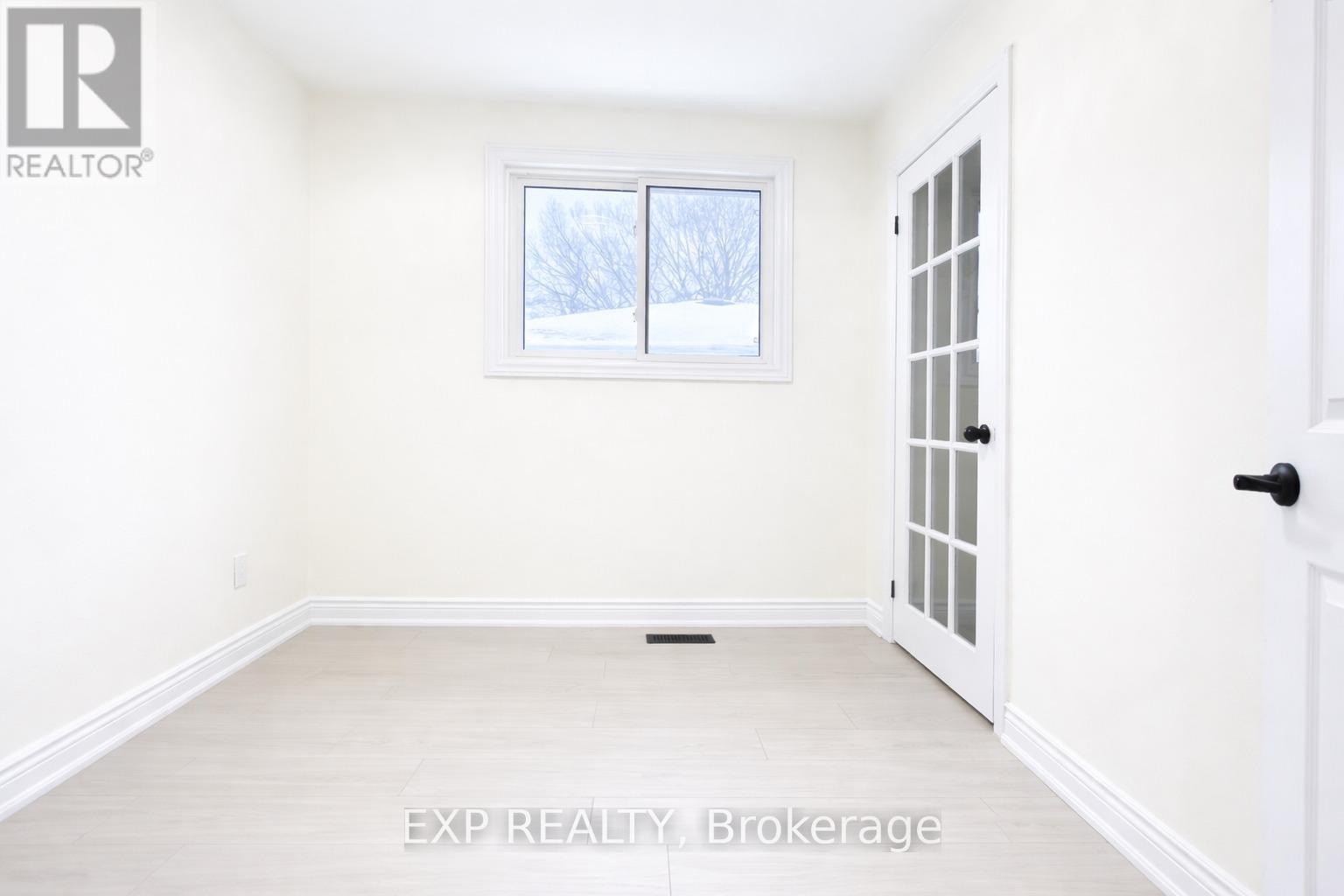 Upper - 384 Westwood Drive, Kitchener, Ontario  N2M 2L6 - Photo 15 - X12669038