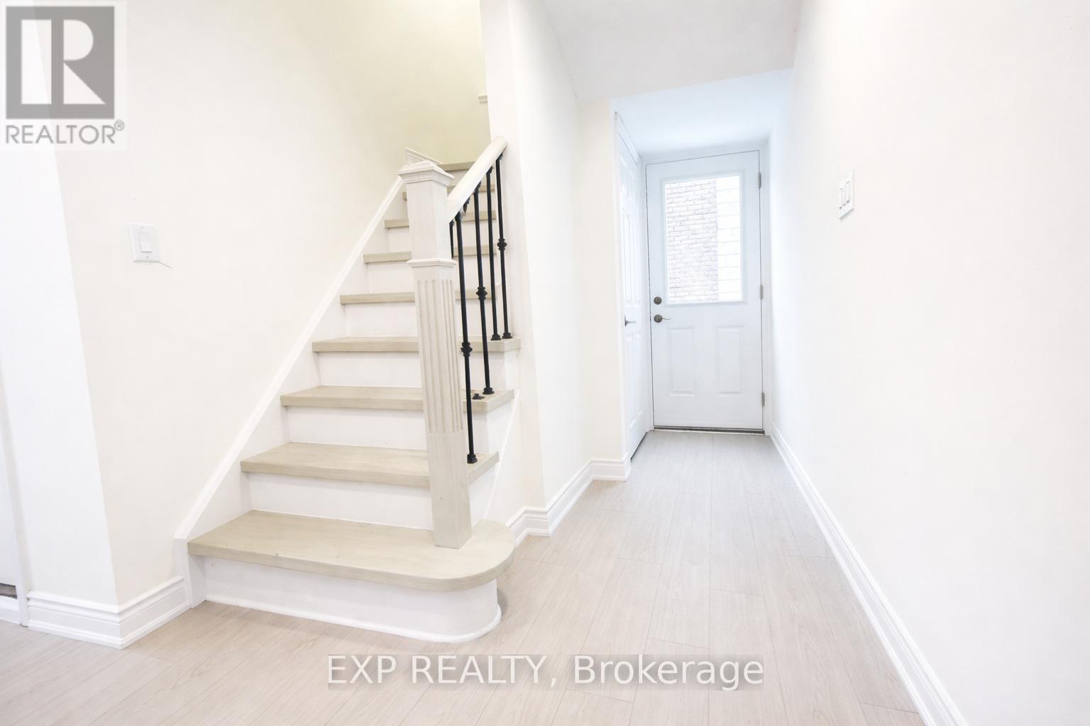 Upper - 384 Westwood Drive, Kitchener, Ontario  N2M 2L6 - Photo 2 - X12669038