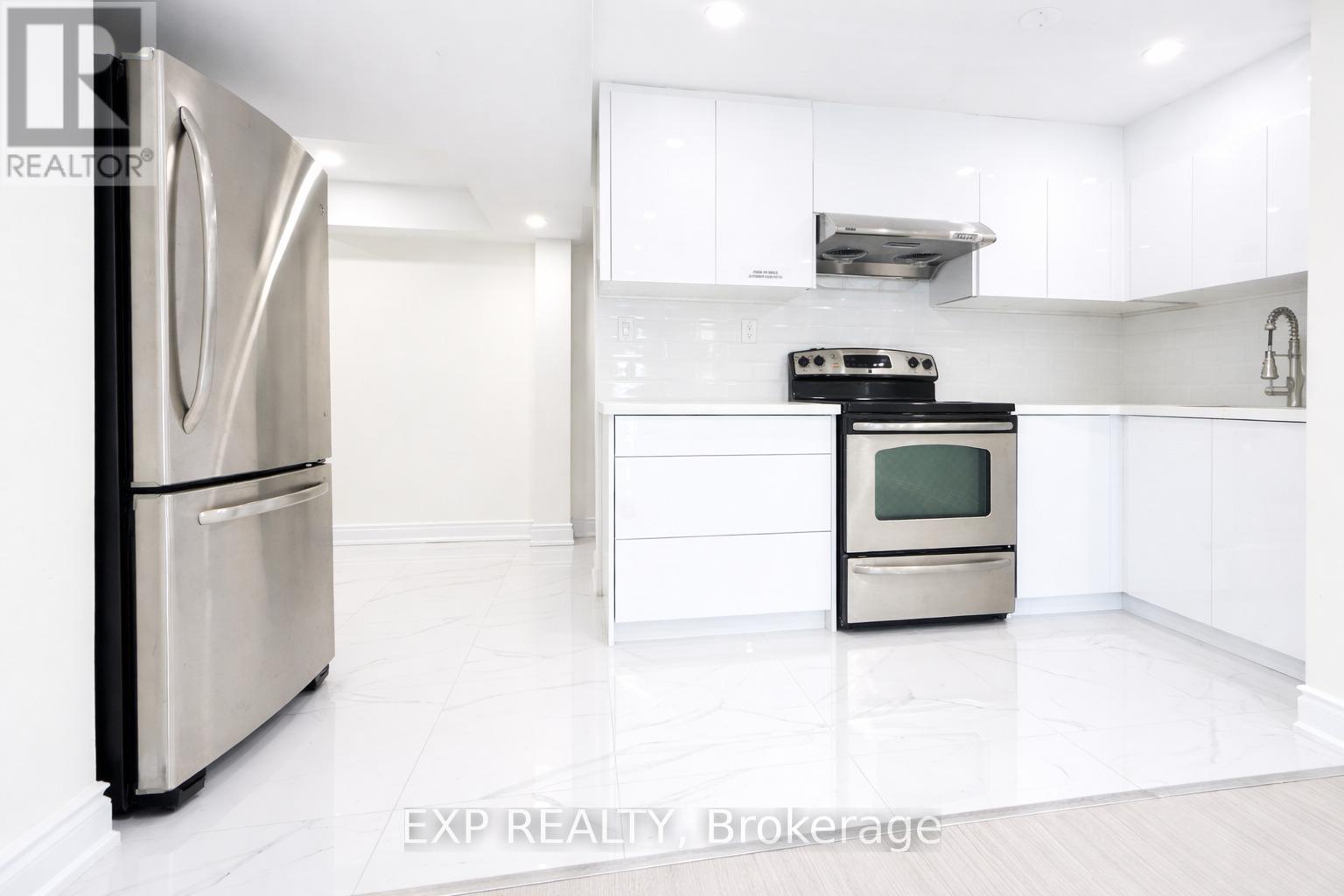 Upper - 384 Westwood Drive, Kitchener, Ontario  N2M 2L6 - Photo 24 - X12669038