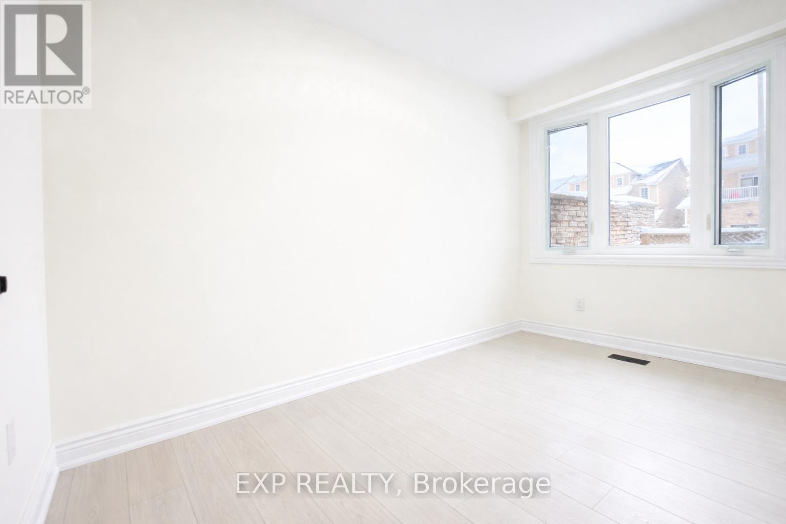 Upper - 384 Westwood Drive, Kitchener, Ontario  N2M 2L6 - Photo 7 - X12669038