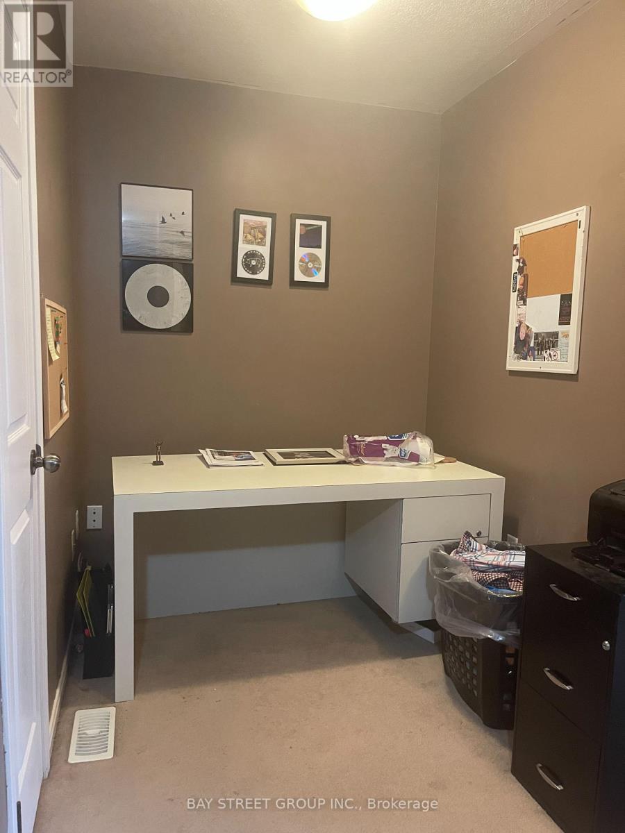 27 Newport Crescent, Hamilton, Ontario  L9A 0B3 - Photo 8 - X12669158