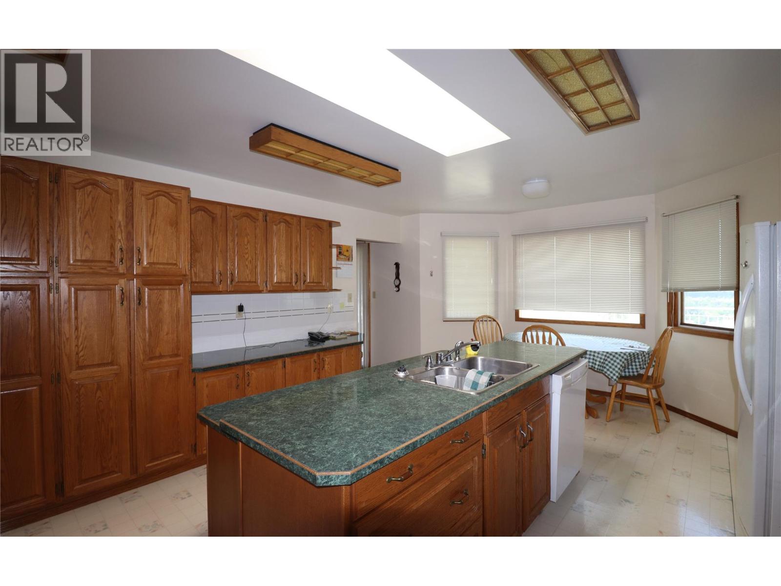 210 Winnipeg Avenue, Grand Forks, British Columbia  V0H 1H0 - Photo 14 - 10372018