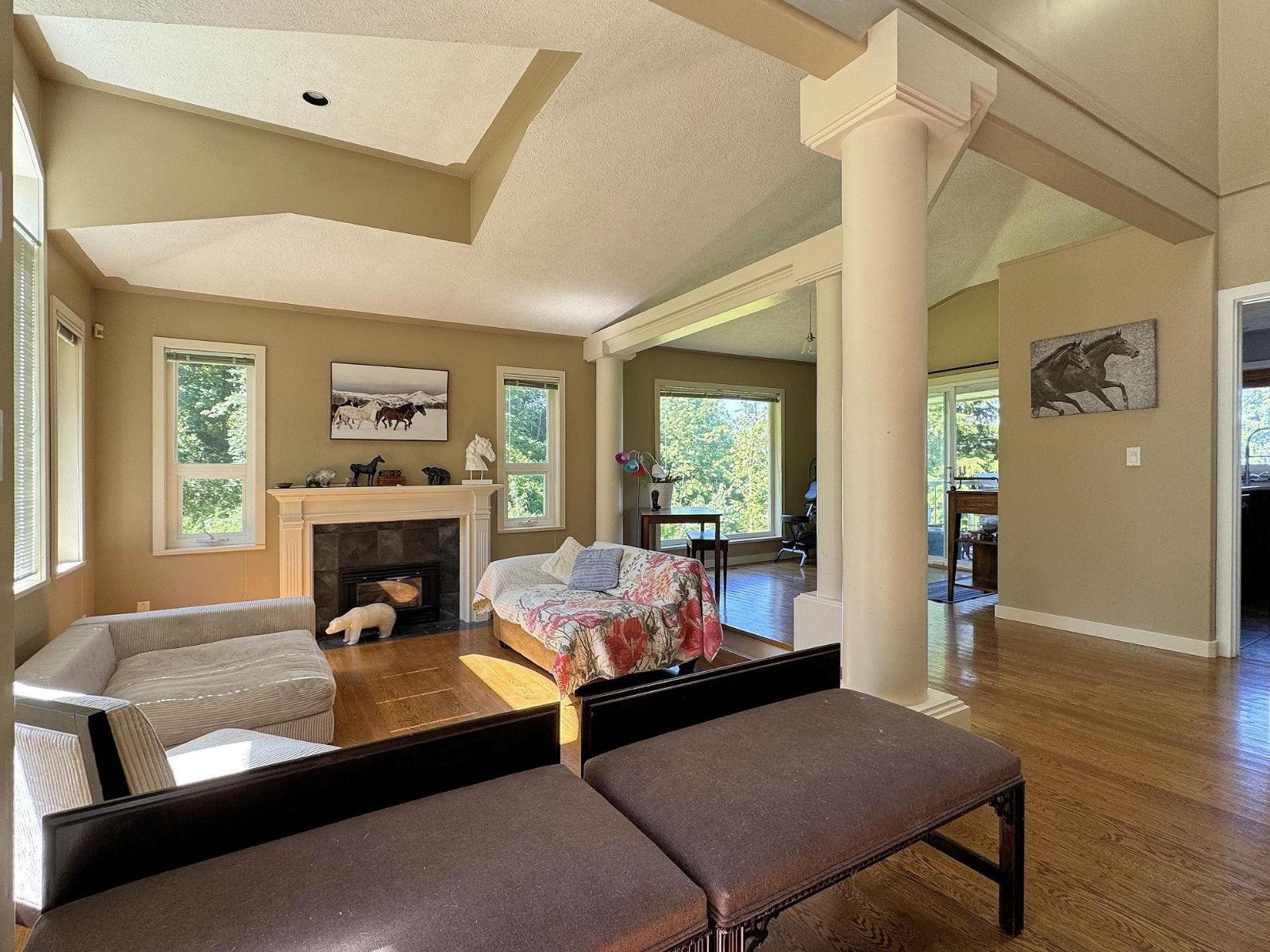 8439 Grand View Drive, Chilliwack Mountain, Chilliwack, British Columbia  V2R 4A2 - Photo 5 - R3076369