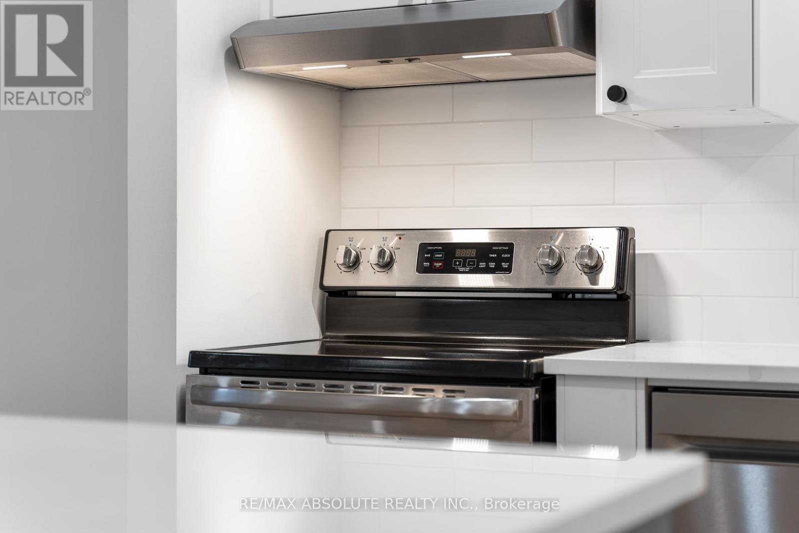 14 Mulvagh Avenue, Ottawa, Ontario  K2E 6M6 - Photo 10 - X12669300