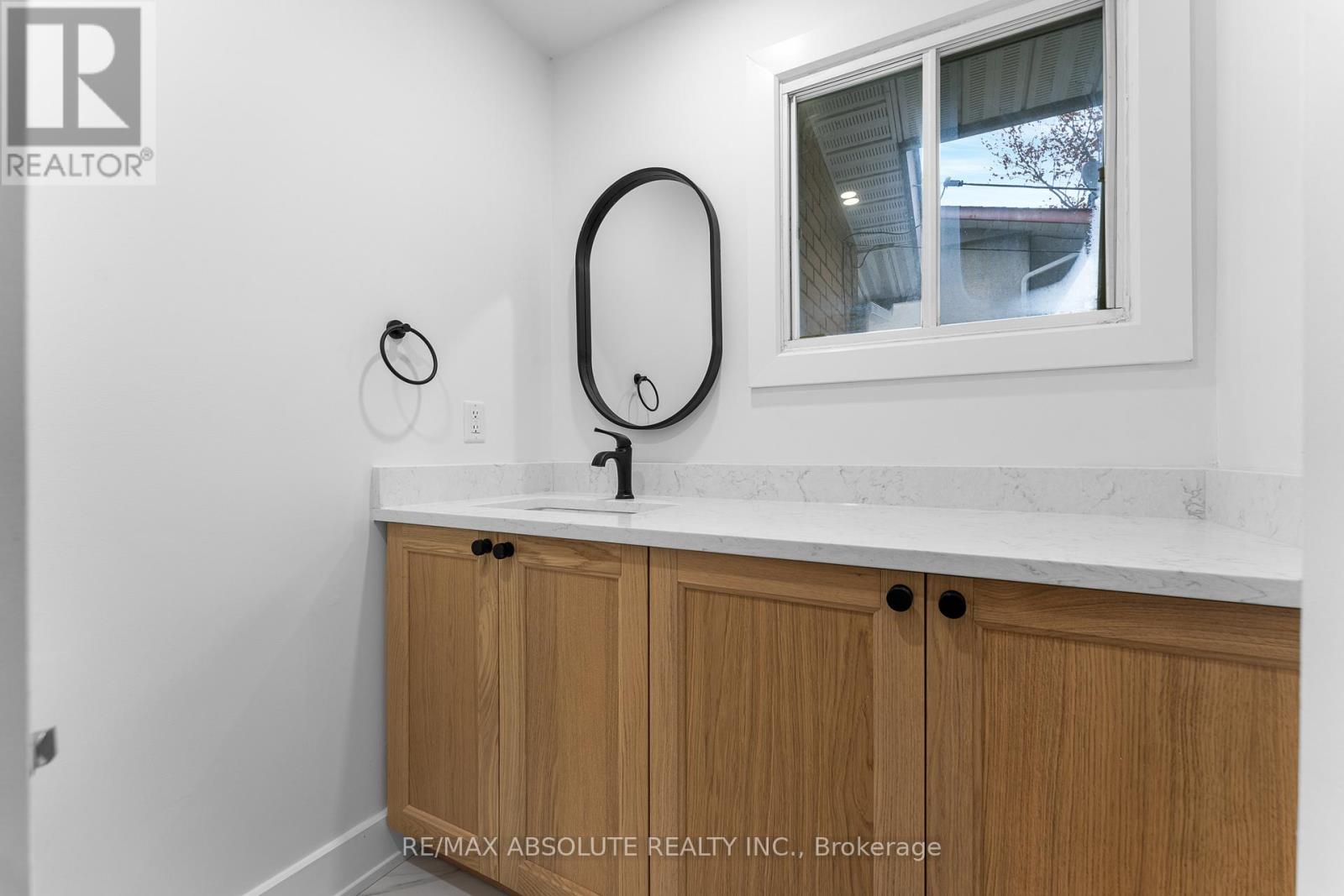 14 Mulvagh Avenue, Ottawa, Ontario  K2E 6M6 - Photo 24 - X12669300