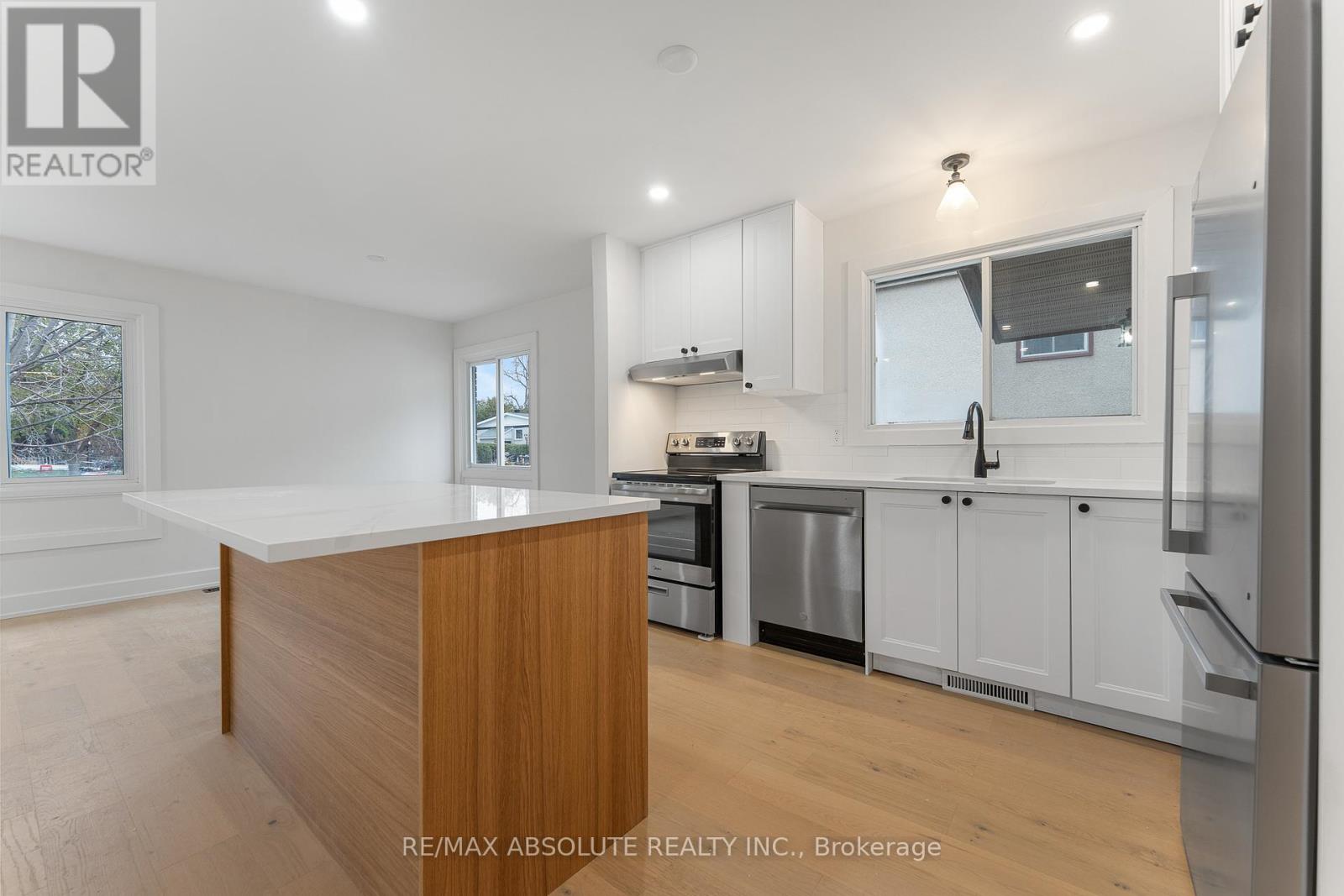 14 Mulvagh Avenue, Ottawa, Ontario  K2E 6M6 - Photo 3 - X12669300