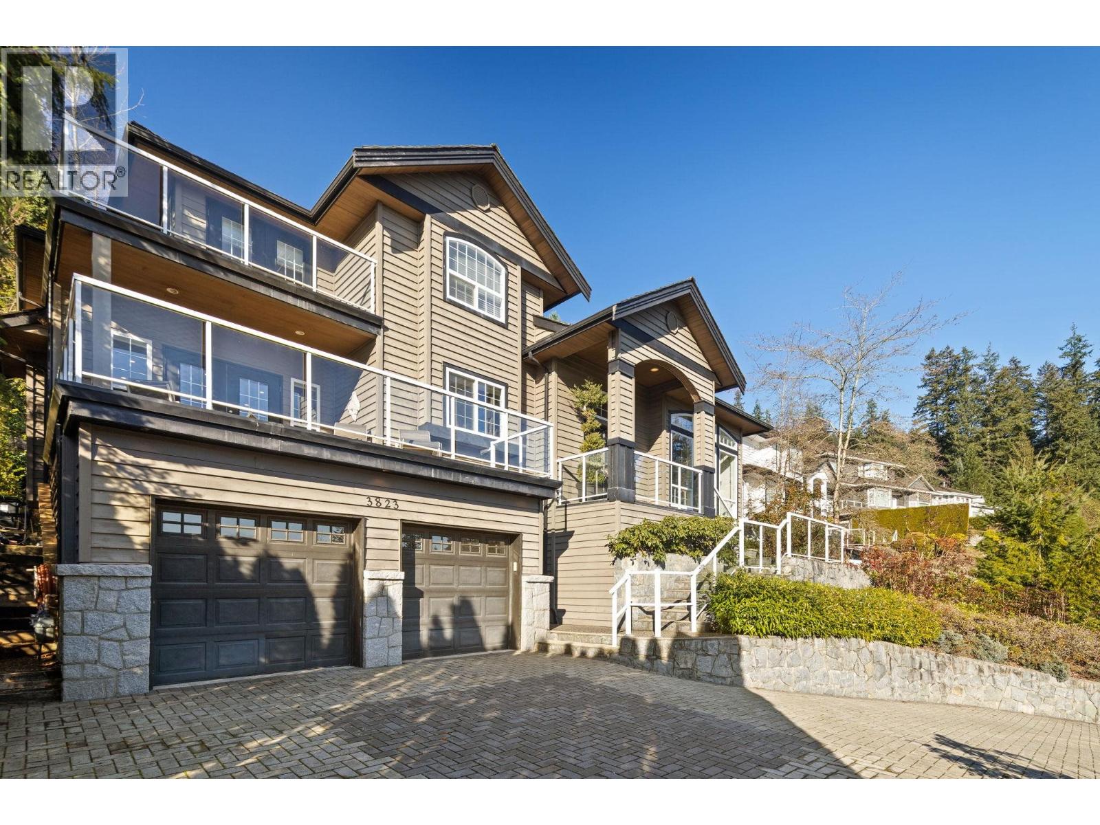 3823 MICHENER WAY, North Vancouver, British Columbia