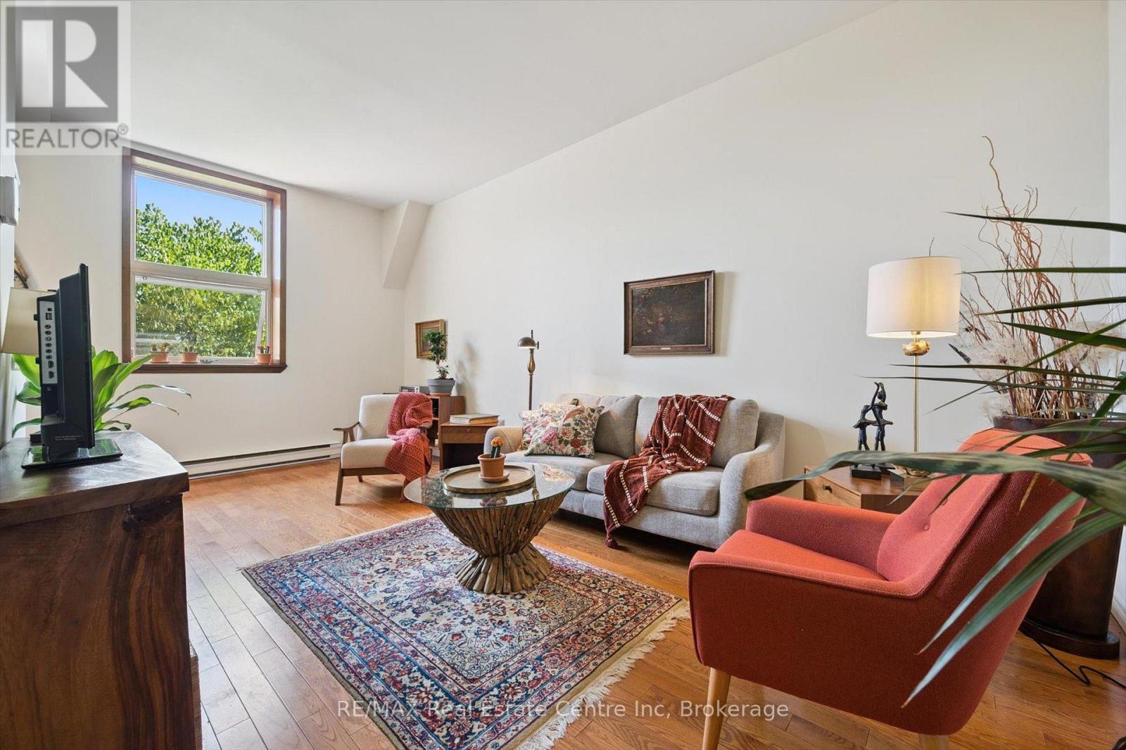 204 - 200 Woolwich Street, Guelph (Downtown), Ontario  N1H 3V7 - Photo 5 - X12669280