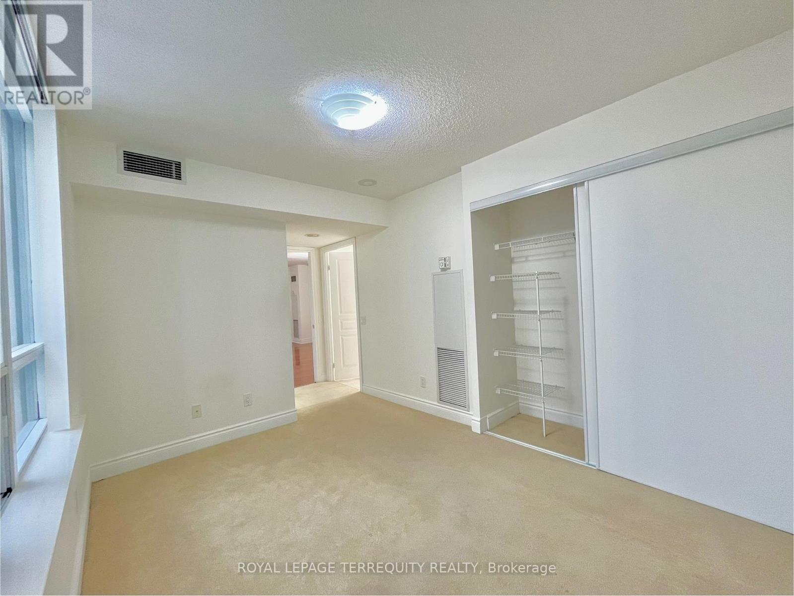 818 - 15 Northtown Way, Toronto, Ontario  M2N 7A2 - Photo 4 - C12669250