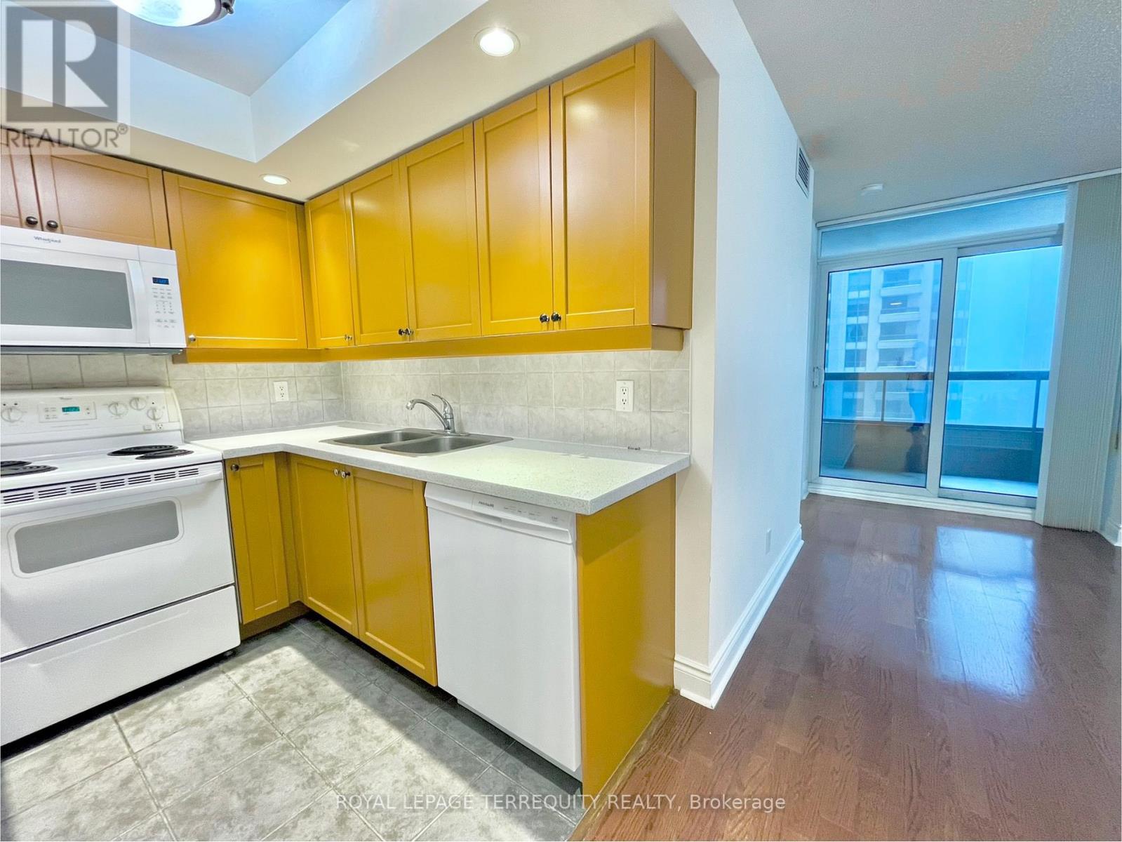 818 - 15 Northtown Way, Toronto, Ontario  M2N 7A2 - Photo 6 - C12669250