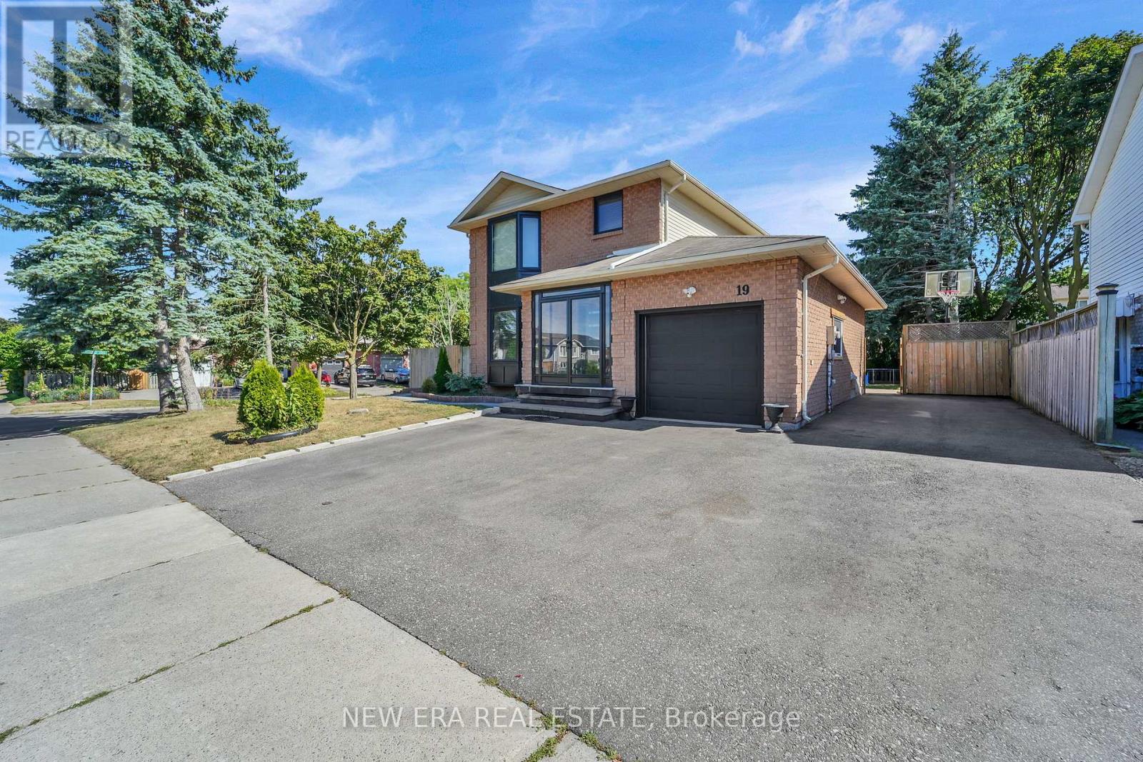 19 Glenabbey Drive, Clarington, Ontario  L1E 1C1 - Photo 2 - E12669268