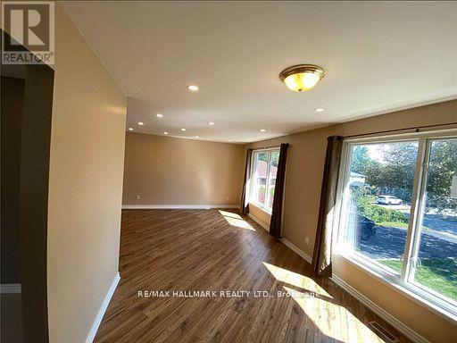 Main - 331 Roywood Crescent, Newmarket, Ontario  L3Y 1A7 - Photo 9 - N12669246