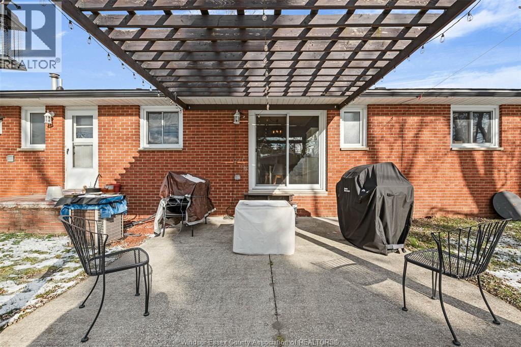 310 Superior, Lasalle, Ontario N9J 1H8 - Photo 10 - 26000304