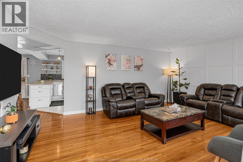 310 Superior, Lasalle, Ontario N9J 1H8 - Photo 11 - 26000304