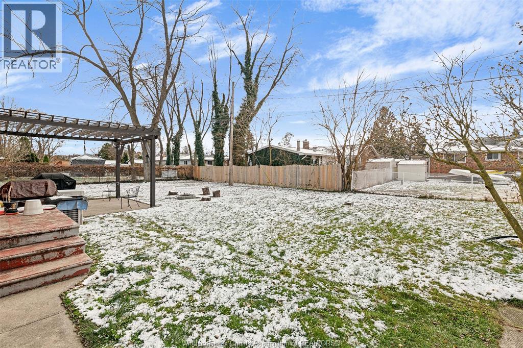 310 Superior, Lasalle, Ontario N9J 1H8 - Photo 6 - 26000304