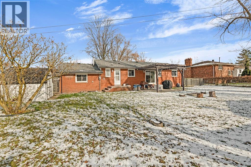 310 Superior, Lasalle, Ontario N9J 1H8 - Photo 7 - 26000304