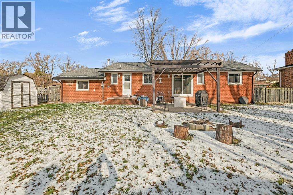 310 Superior, Lasalle, Ontario N9J 1H8 - Photo 8 - 26000304