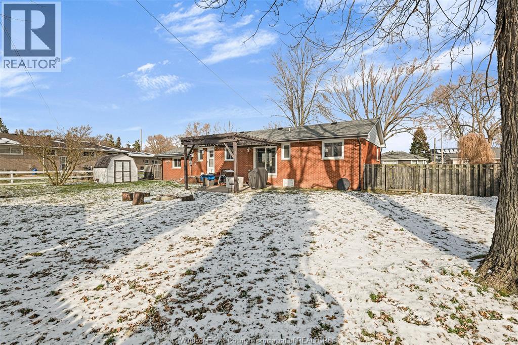 310 Superior, Lasalle, Ontario N9J 1H8 - Photo 9 - 26000304