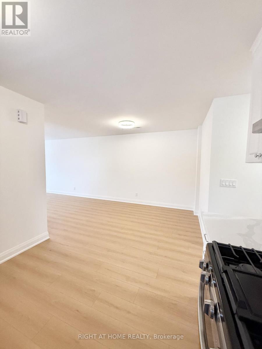 4 - 19 Arrowsmith Avenue, Toronto, Ontario  M6M 2W8 - Photo 11 - W12669164