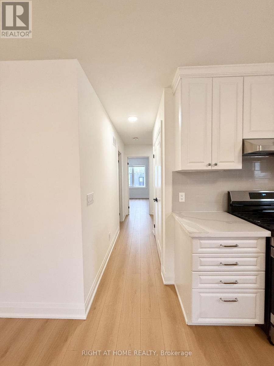 4 - 19 Arrowsmith Avenue, Toronto, Ontario  M6M 2W8 - Photo 12 - W12669164