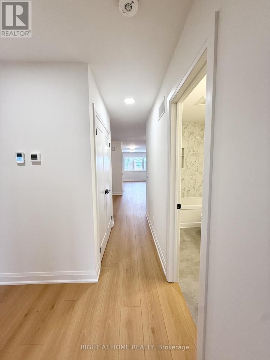 4 - 19 Arrowsmith Avenue, Toronto, Ontario  M6M 2W8 - Photo 13 - W12669164