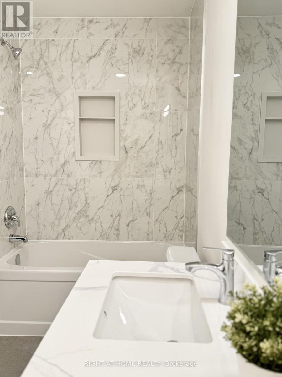 4 - 19 Arrowsmith Avenue, Toronto, Ontario  M6M 2W8 - Photo 15 - W12669164