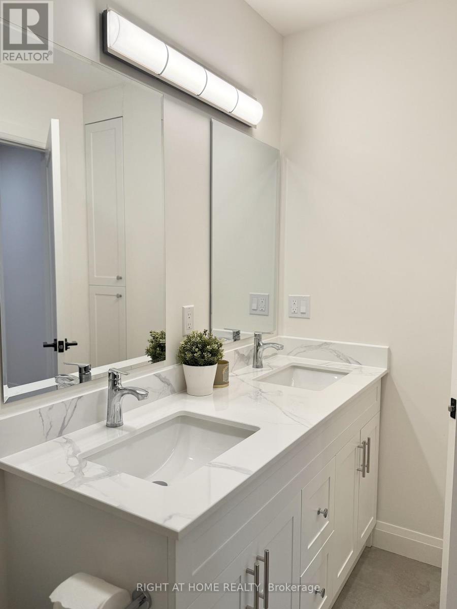 4 - 19 Arrowsmith Avenue, Toronto, Ontario  M6M 2W8 - Photo 16 - W12669164