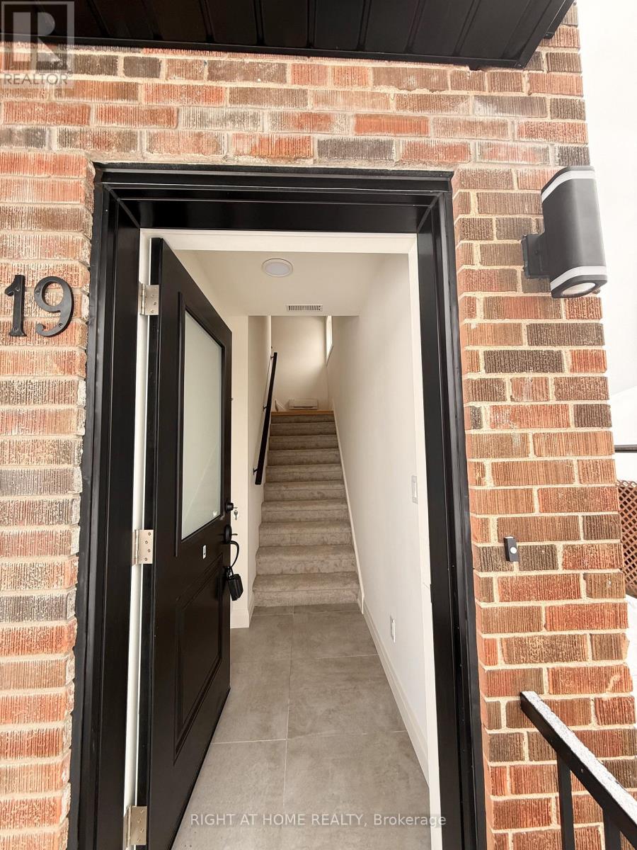 4 - 19 Arrowsmith Avenue, Toronto, Ontario  M6M 2W8 - Photo 3 - W12669164