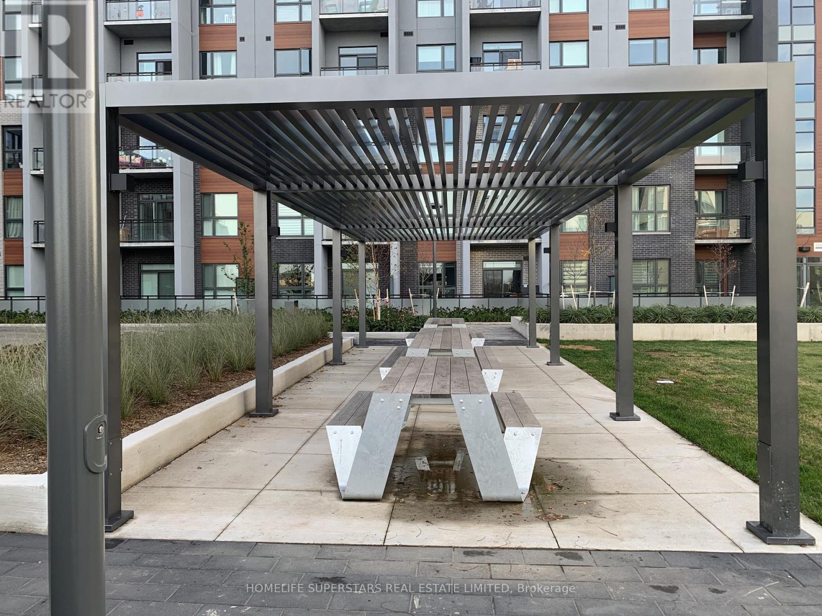 204 - 95 Dundas Street W, Oakville, Ontario  L6M 5N4 - Photo 4 - W12669184