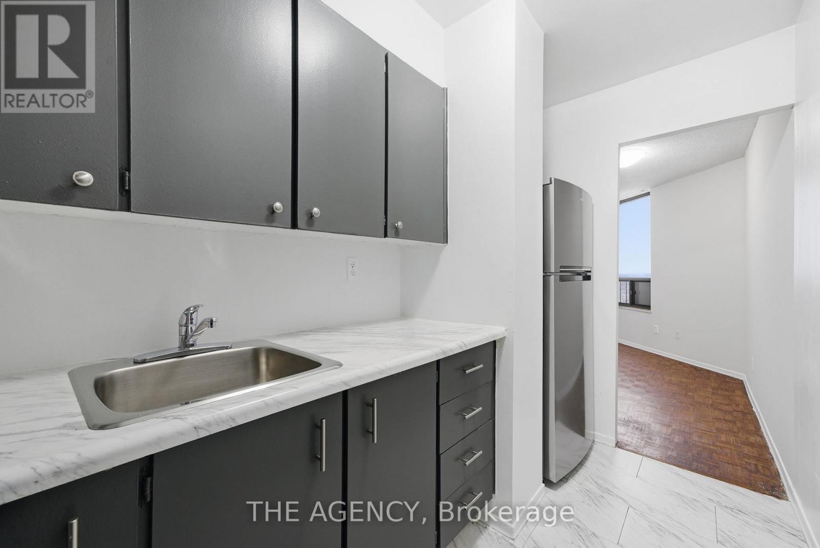 1003a - 2350 Dundas Street, Toronto, Ontario  M6P 4B2 - Photo 10 - W12669258