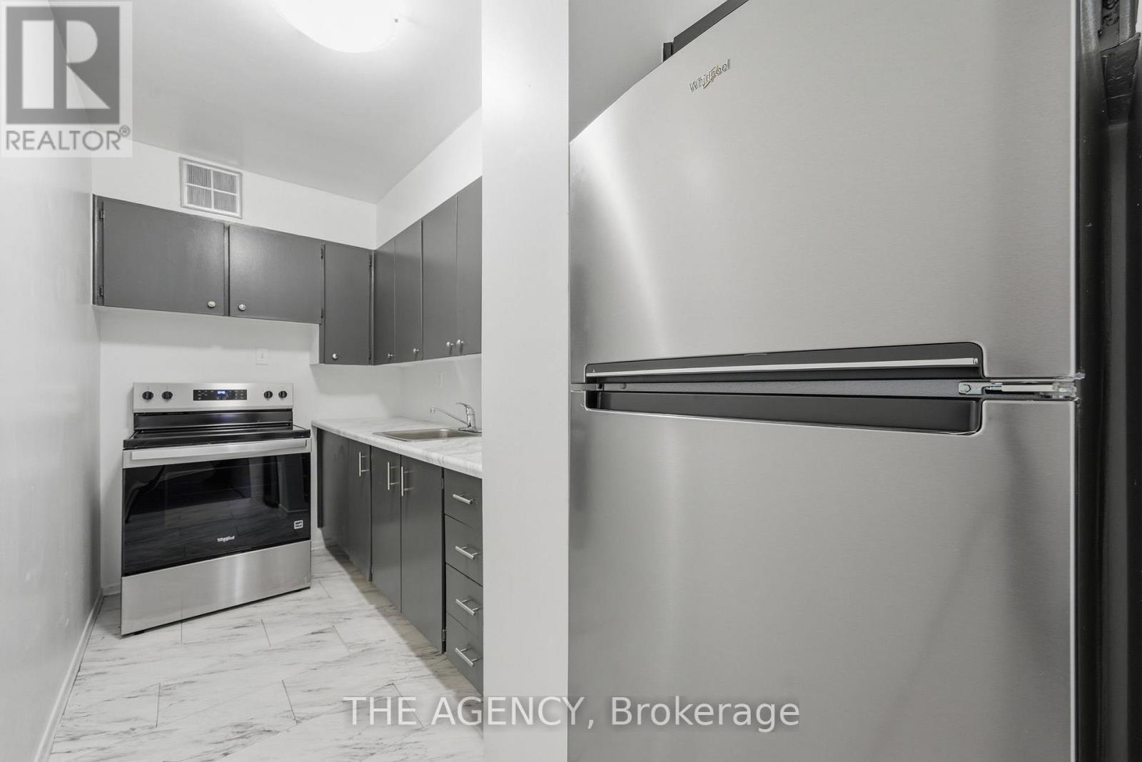 1003a - 2350 Dundas Street, Toronto, Ontario  M6P 4B2 - Photo 8 - W12669258