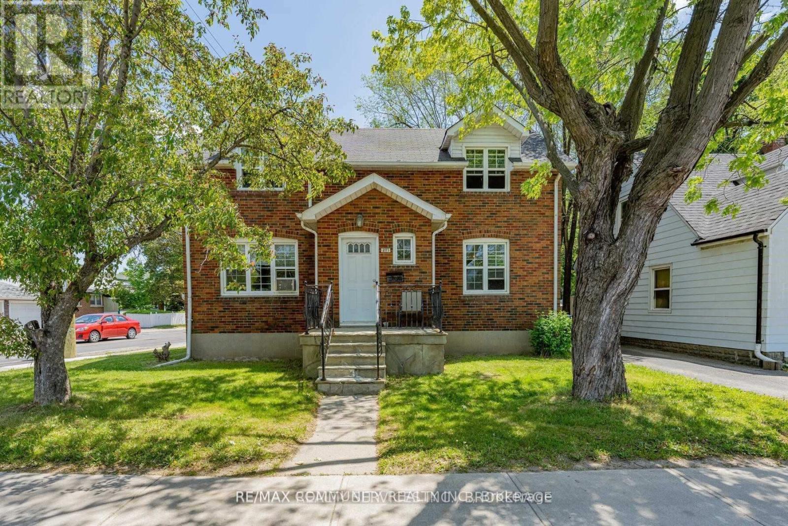 207 Queen Street W, Brampton, Ontario  L6Y 1M6 - Photo 3 - W12669266