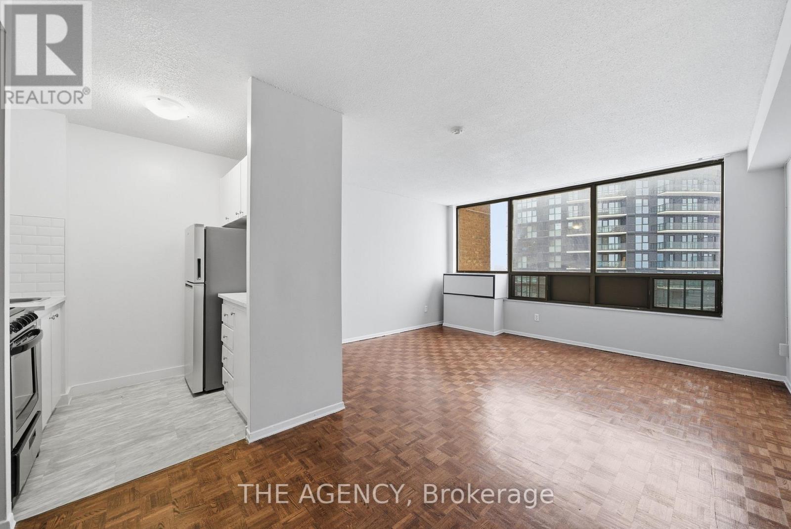 2520b - 2360 Dundas Street W, Toronto, Ontario  M6P 4B2 - Photo 4 - W12669272