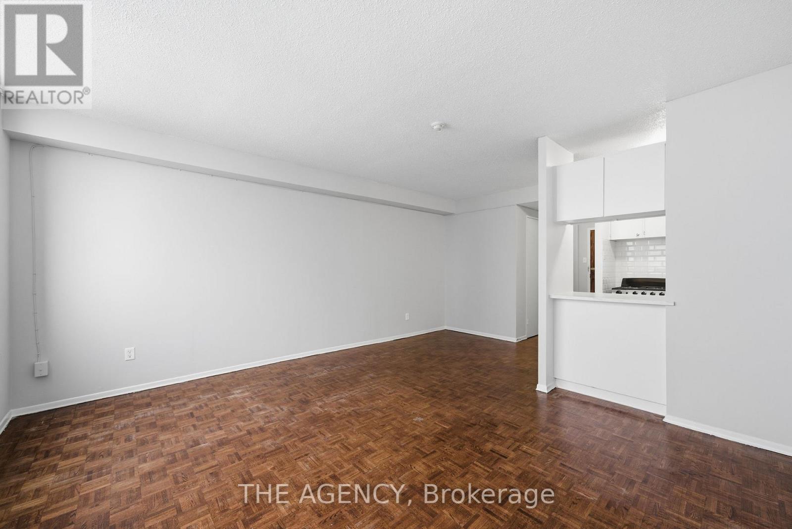 2520b - 2360 Dundas Street W, Toronto, Ontario  M6P 4B2 - Photo 5 - W12669272