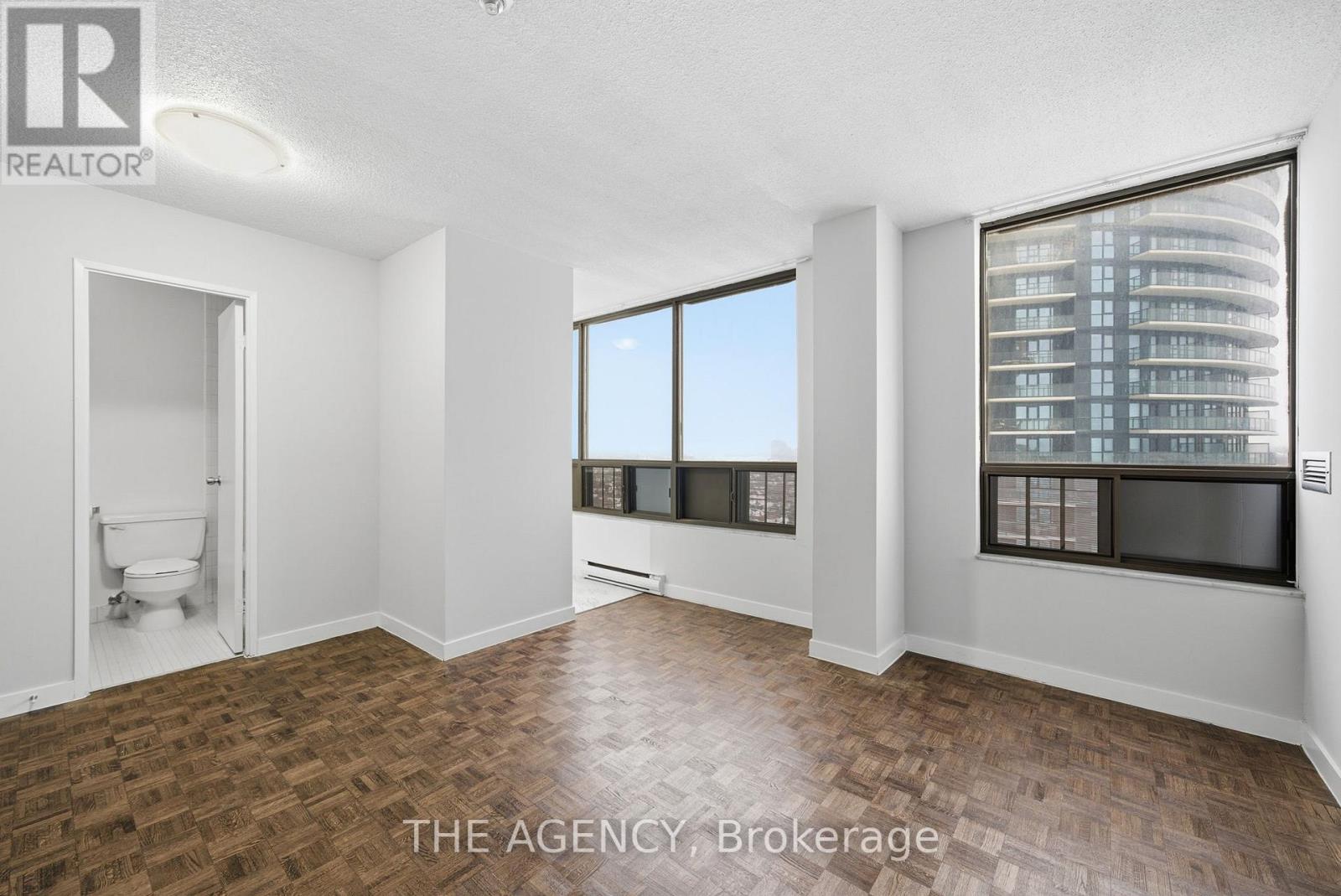 1919b - 2360 Dundas Street, Toronto, Ontario  M6P 4B2 - Photo 2 - W12669282