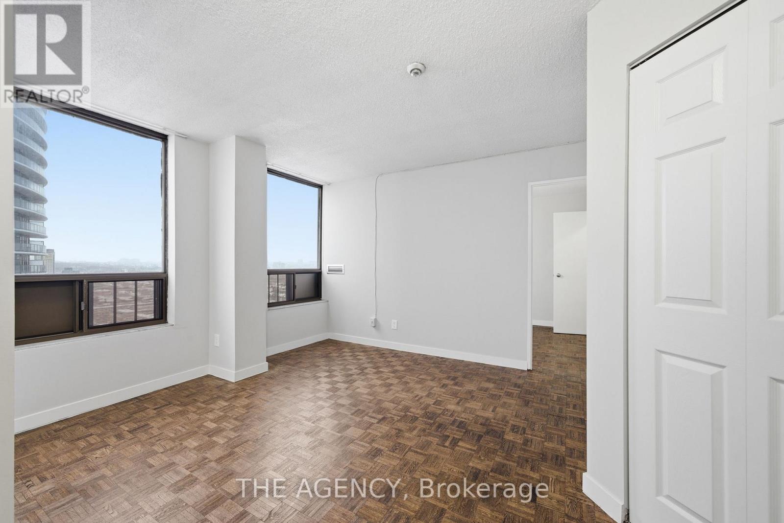 1919b - 2360 Dundas Street, Toronto, Ontario  M6P 4B2 - Photo 3 - W12669282