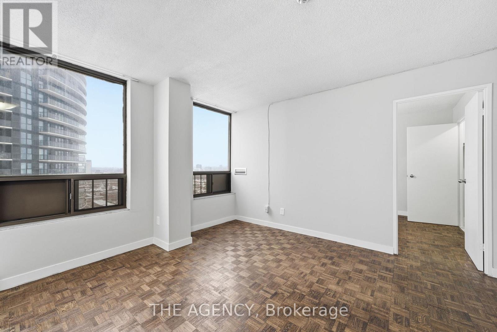 1919b - 2360 Dundas Street, Toronto, Ontario  M6P 4B2 - Photo 4 - W12669282