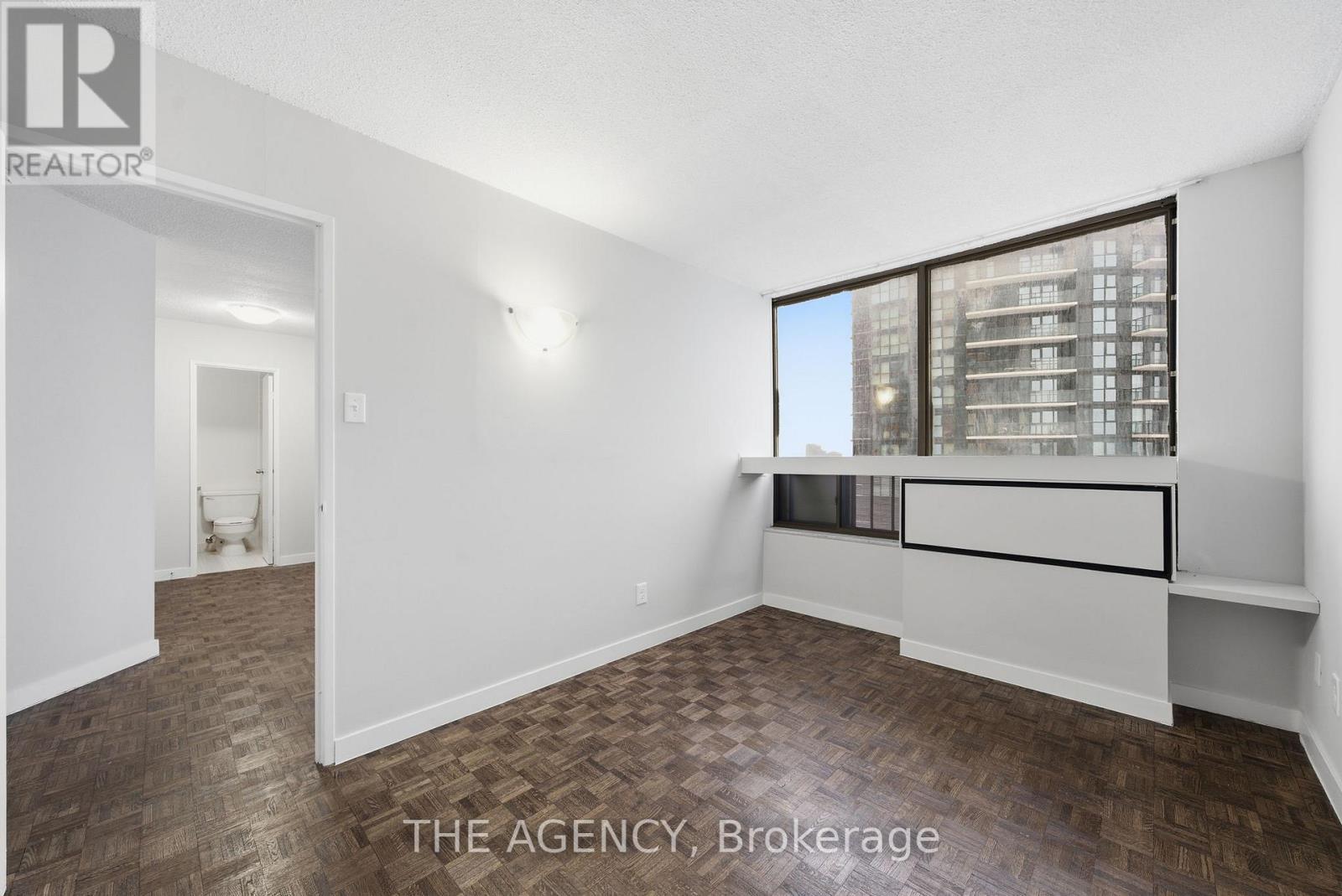 1919b - 2360 Dundas Street, Toronto, Ontario  M6P 4B2 - Photo 5 - W12669282